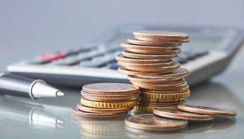 coins calculator and pen